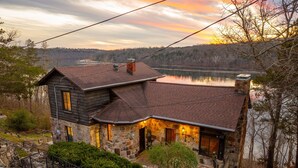 Unclassified image, 4 of 56, button - Lake Views • 4 Kings • Hot Tub • Game Room (Forsyth)