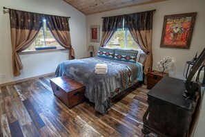 3 habitaciones, tabla de planchar con plancha, wifi y ropa de cama 