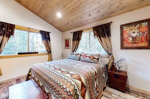 3 habitaciones, tabla de planchar con plancha, wifi y ropa de cama 