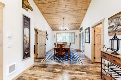 Peaceful Wallowa Lake Cabin Near State Park