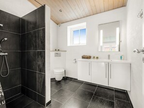 Bathroom - "Marjatta" - 3.2km from the sea by Interhome (Blåvand)