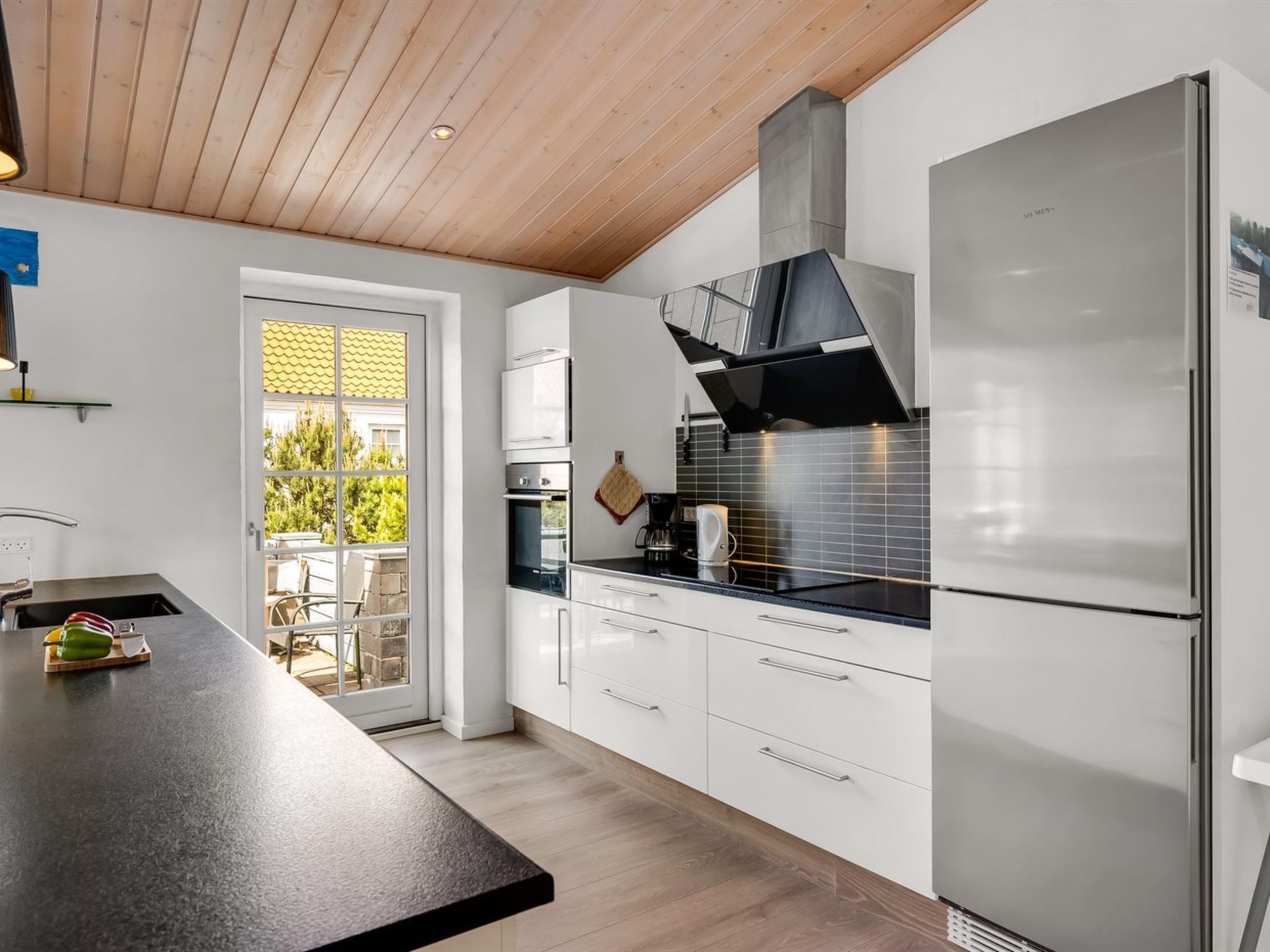 Fridge, microwave, dishwasher, cookware/dishes/utensils