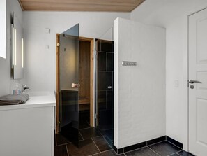 Bathroom - "Donco" - 3.2km from the sea by Interhome (Blåvand)