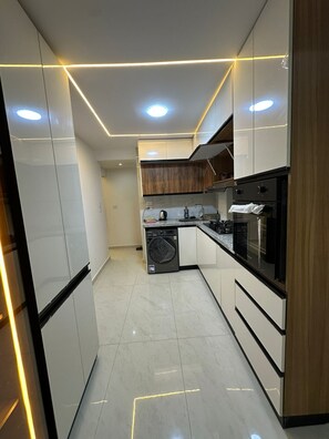 Private kitchen - Cozy 2BR Apartment in Peaceful Maadi – Near Services (Cairo Governorate)
