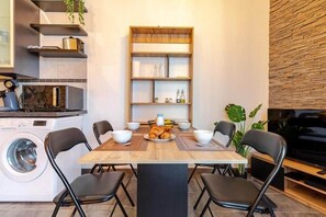 Dining - Bohemian Cocoon - Near Station 1 (Narbonne)