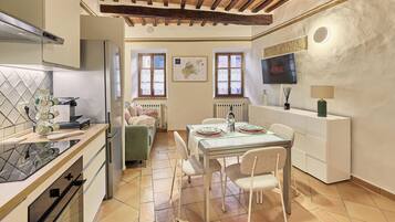 Fridge, oven, dishwasher, coffee/tea maker