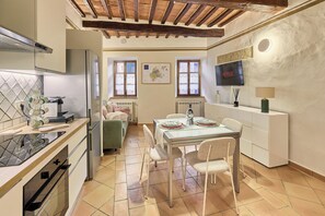 Fridge, oven, dishwasher, coffee/tea maker