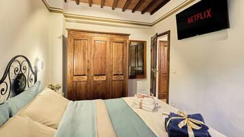 1 dormitorio, escritorio, tabla de planchar con plancha y wifi gratis