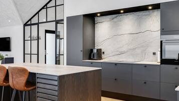 Réfrigérateur, micro-ondes, lave-vaisselle