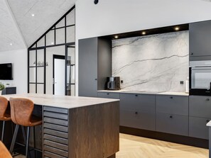 Réfrigérateur, micro-ondes, lave-vaisselle