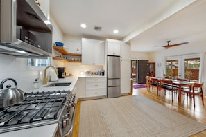 Fridge, microwave, oven, stovetop - Near Downtown! Charming bungalow w/ heated pool in Armory Park Historic District (Tucson)