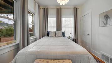 2 bedrooms, desk, iron/ironing board, free WiFi