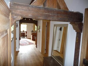 Interior - Living in a historic ambience right next to the Weißachauen nature reserve (Kreuth)