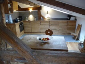 Microondas, horno, placa de cocina, lavavajillas