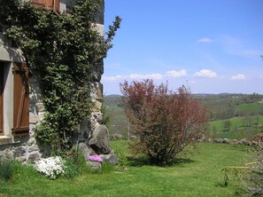 Property grounds - Detached country house (Menet)