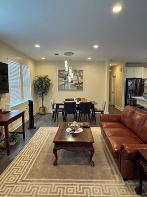Dining - Charming 3-bedroom 2-full bath house with parking in the  Mid-city  New Orleans (New Orleans)