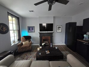 TV, fireplace
