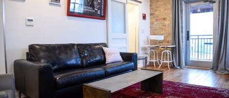 Suite Luxe, vue ville | Coin séjour