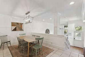 Dining - The Neptune House 3 bedrooms by the sea (St Simons Island)