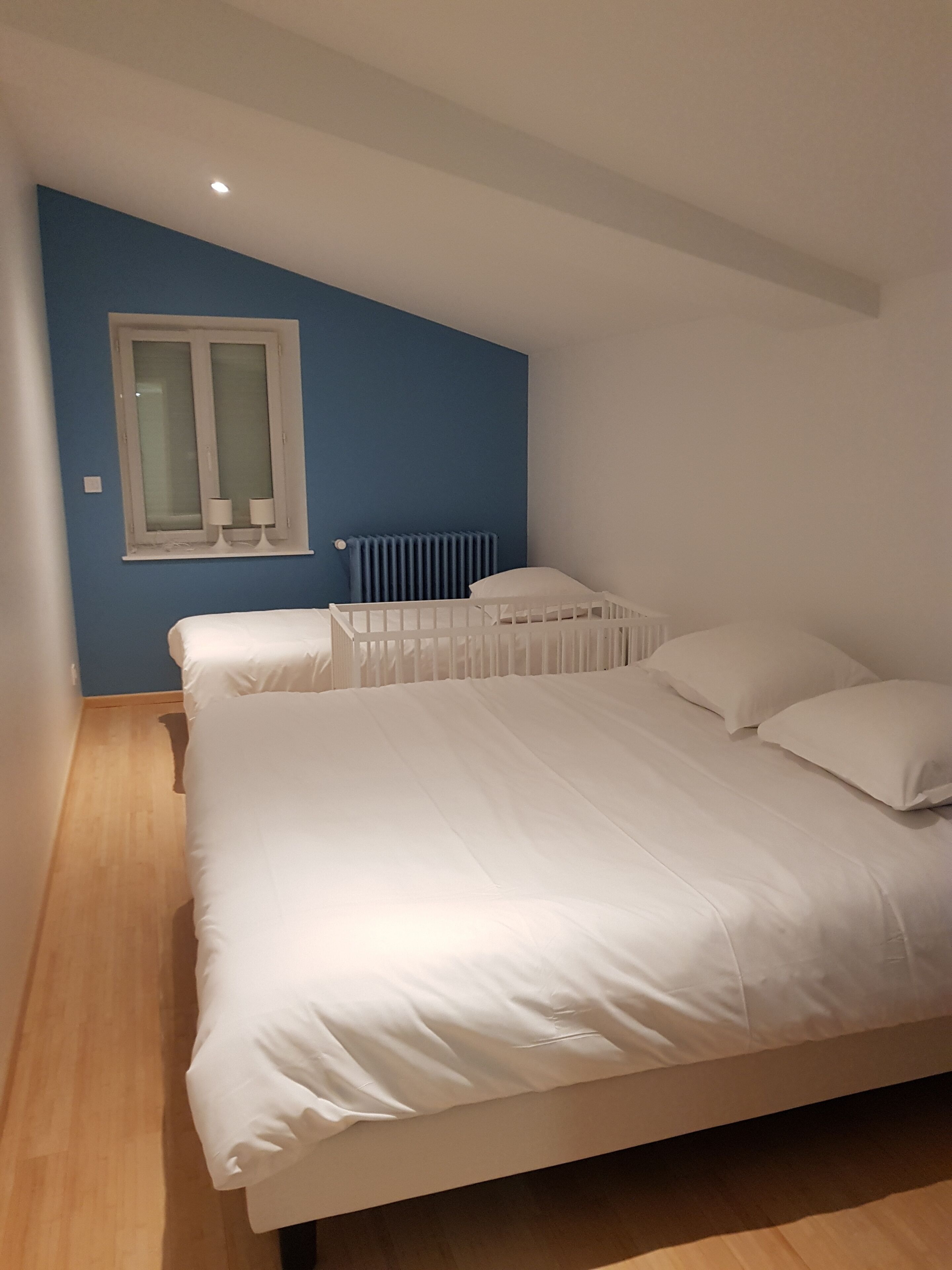 6 bedrooms, iron/ironing board, internet, bed sheets