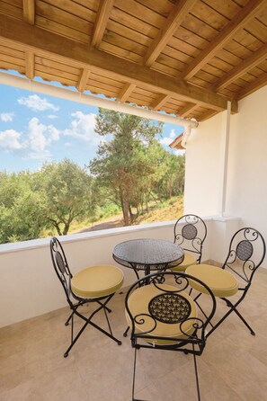 Outdoor dining - Casa Pino-private family villa with pool in Corfu, close to beaches/water park (Corfu)