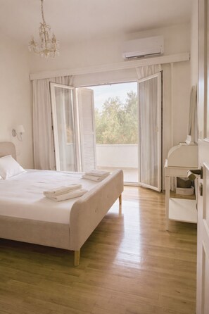 4 bedrooms, desk, iron/ironing board, free WiFi - Casa Pino-private family villa with pool in Corfu, close to beaches/water park (Corfu)