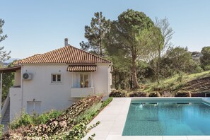 Outdoor pool - Casa Pino-private family villa with pool in Corfu, close to beaches/water park (Corfu)