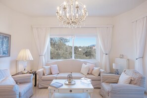 Smart TV, fireplace, books - Casa Pino-private family villa with pool in Corfu, close to beaches/water park (Corfu)