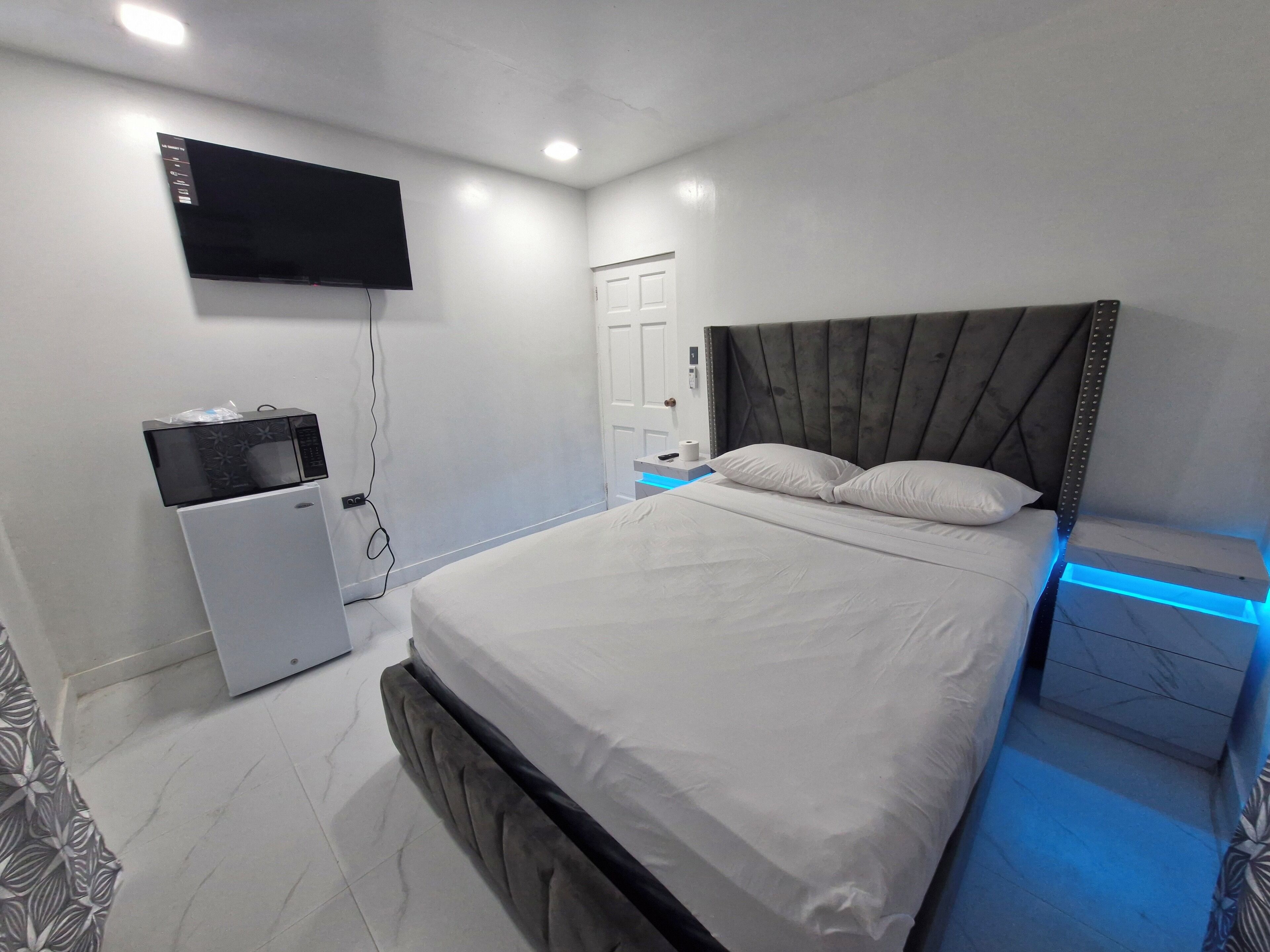 Blackout curtains, free WiFi