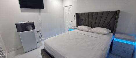 Deluxe Apartment, Courtyard View