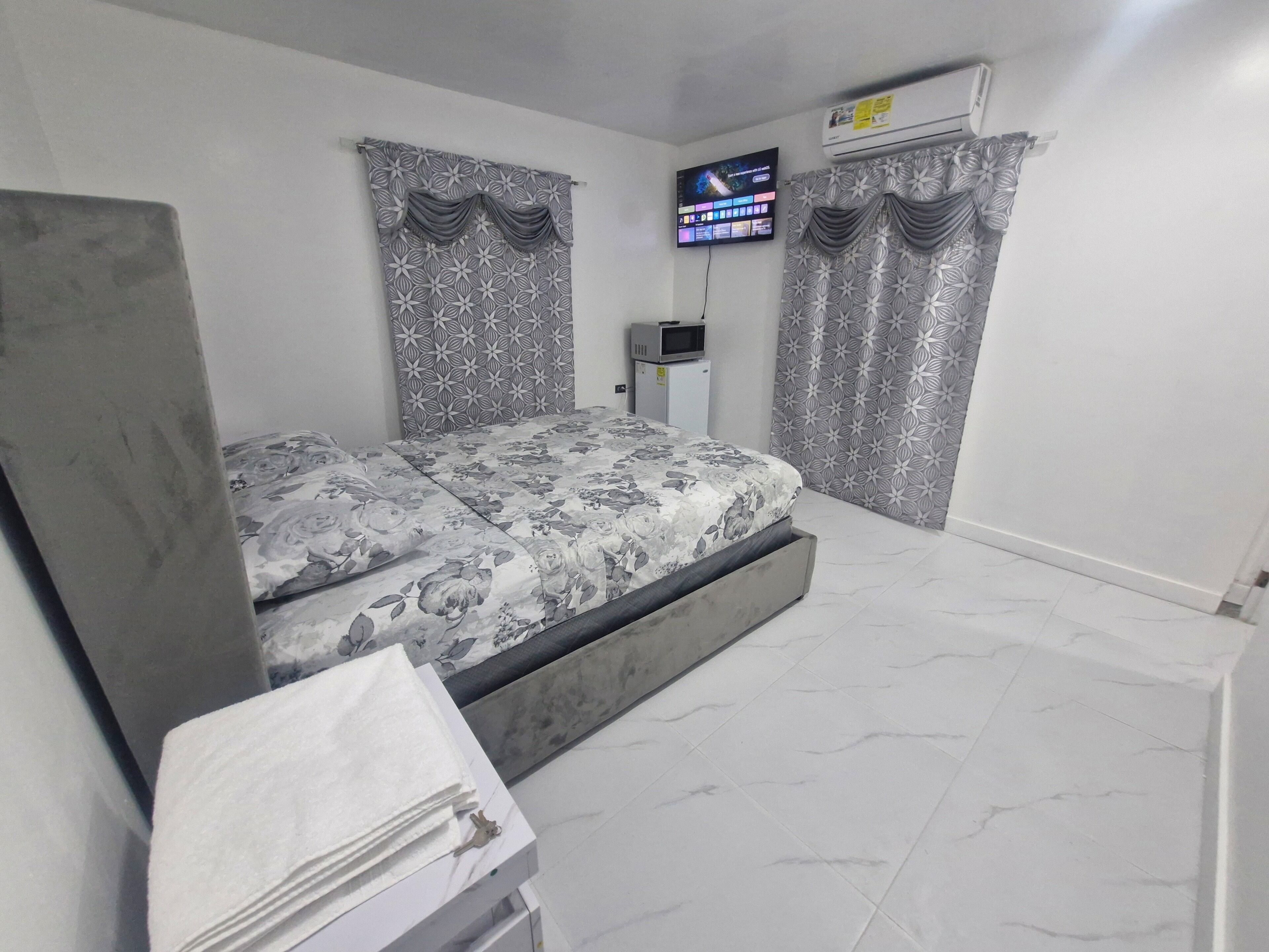 Blackout curtains, free WiFi