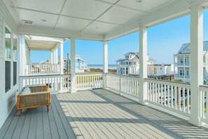 Property grounds - Beautiful Second Row Beachside Home - Steps from Sand & Surf (Galveston)