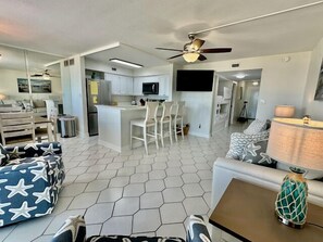 TV - Pensacola Beach Sound-Side 1BR Condo ☀️Pool, Tennis & Dock (Pensacola Beach)