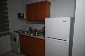 Fridge, microwave, oven, stovetop - Cozy 1-bedroom apartment in delightful Santa Isabel with AC and laundry (Santa Isabel)