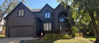 Near Kansas City , 4BD,  house, Hot Tub, FIFA World Cup, HOA pool, golf cart