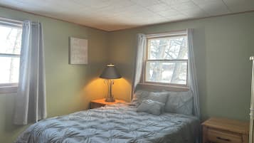 3 bedrooms, iron/ironing board, WiFi, bed sheets