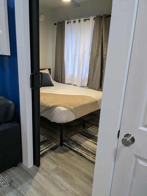 Room - Blue Tin Inn - Charming 1-bedroom Shipping Container Home in French Lick (French Lick)