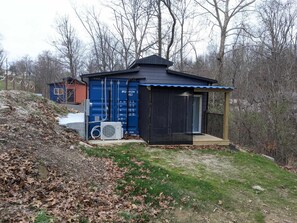 Exterior - Blue Tin Inn - Charming 1-bedroom Shipping Container Home in French Lick (French Lick)