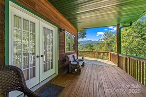 Terrace/patio - Lazy Bear Retreat with full range mountain views (Bryson)