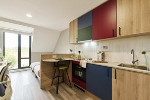 Studio, Non Smoking | Private kitchen - Spireworks (Oxford)