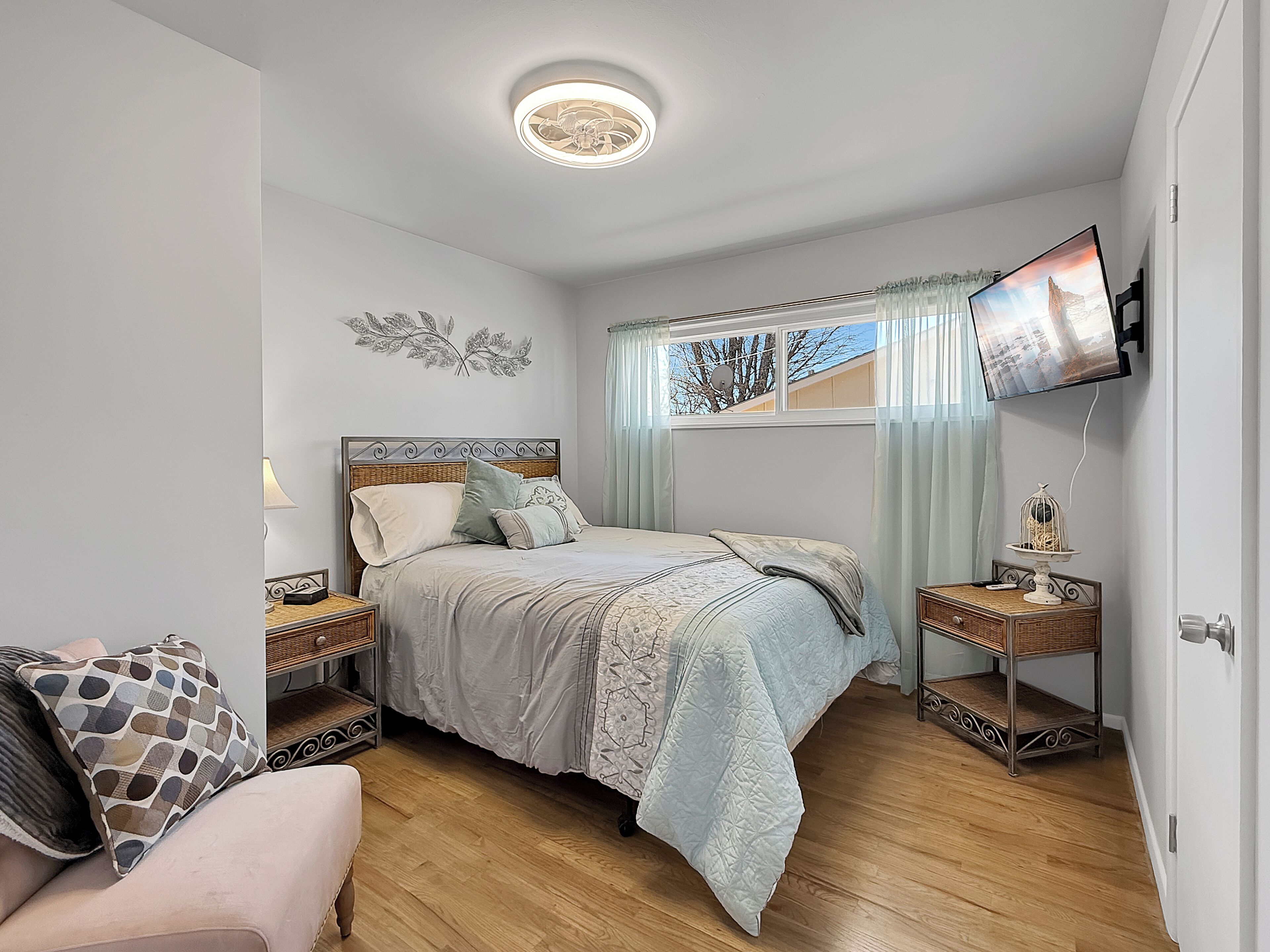 4 bedrooms, iron/ironing board, travel crib, free WiFi