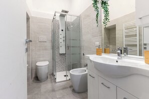 Shower, hair dryer, bidet, towels - Cuore di Ringhiera - Milano Niguarda (Milano)
