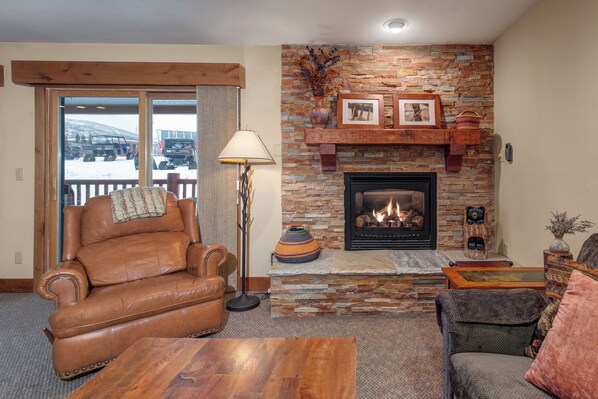 TV, fireplace, DVD player - True Ski-in/Ski-out Access to Park City Mountain (Park City)