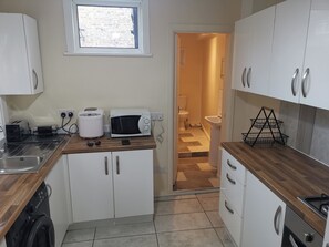 Fridge, microwave, oven, stovetop - 3 Bed House - Sleeps 6 - Garden - Central London (London)