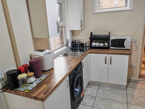 Fridge, microwave, oven, stovetop - 3 Bed House - Sleeps 6 - Garden - Central London (London)