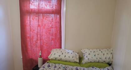 3 Bed House - Sleeps 6 - Garden - Central London