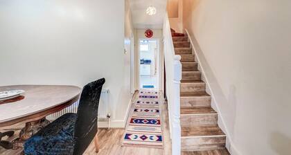 3 Bed House - Sleeps 6 - Garden - Central London