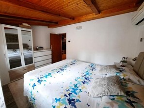 3 Schlafzimmer, Schreibtisch, Bügeleisen/Bügelbrett, kostenloses WLAN