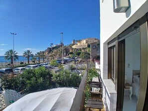 Property grounds - House in first line of beach with spectacular sea views. (La Cala del Moral)