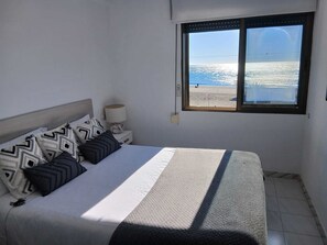 4 多间卧室、熨斗/熨衣板、WiFi、床单
